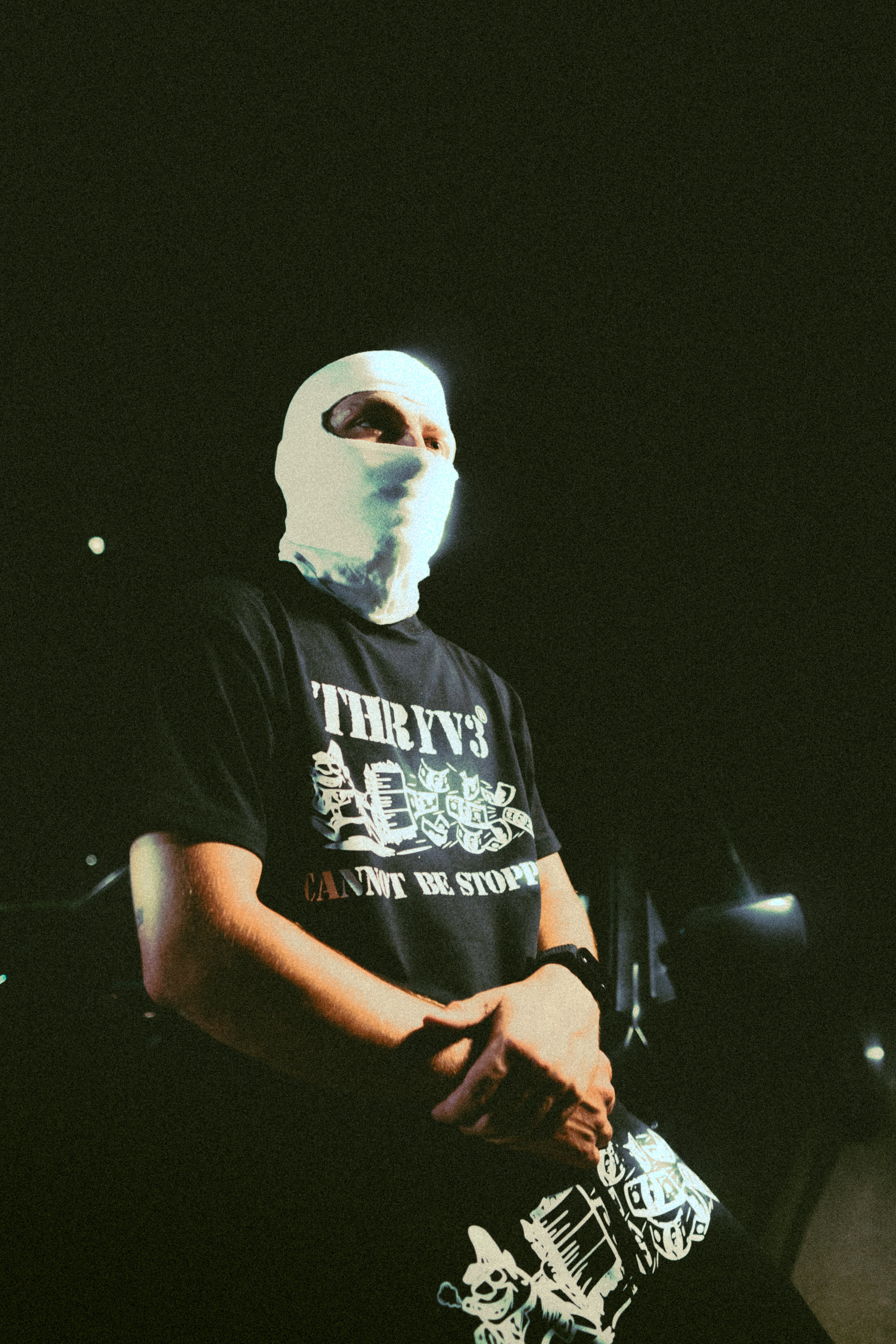 THRYV3 CNTBSTD T-SHIRT [BLACK]