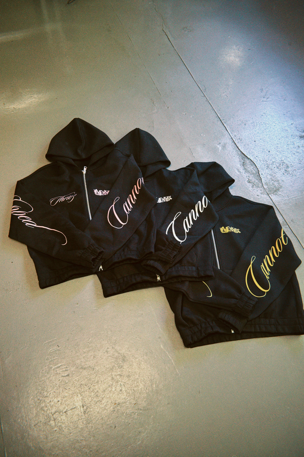 SIGNATURE ZIP-UP + SHORTS BUDNLE