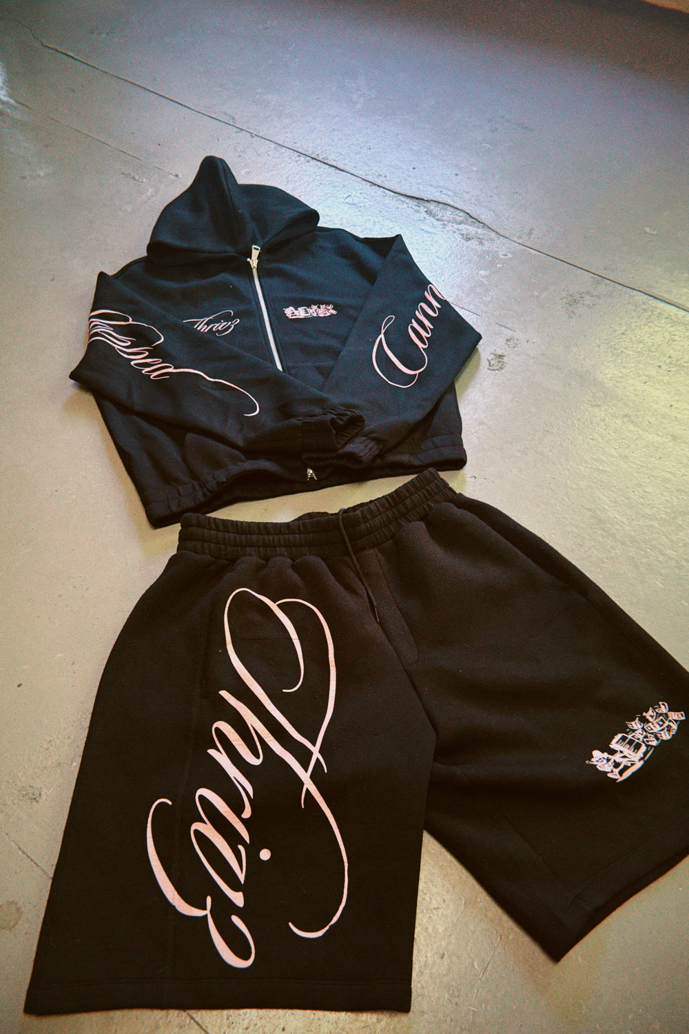 SIGNATURE ZIP-UP + SHORTS BUDNLE